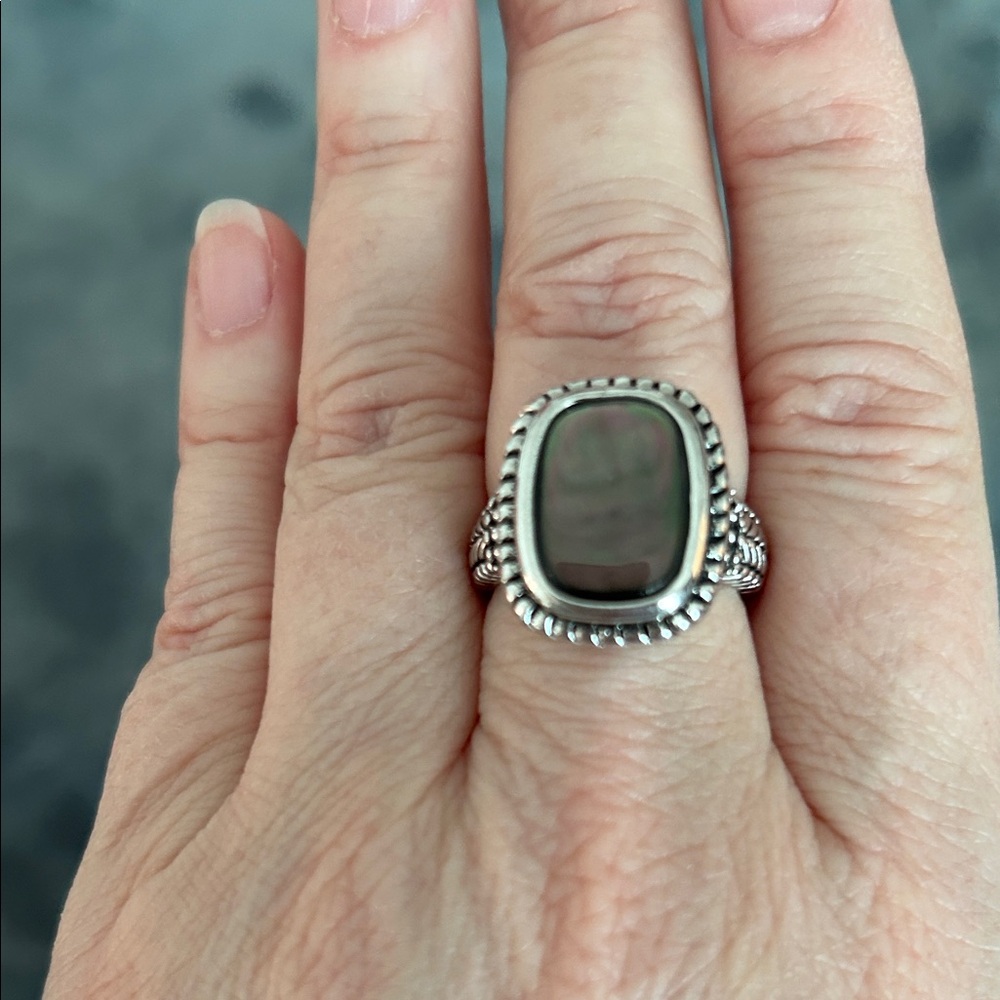 Women's Silver Tone Ring with Shell Size 8 - Picture 7 of 7